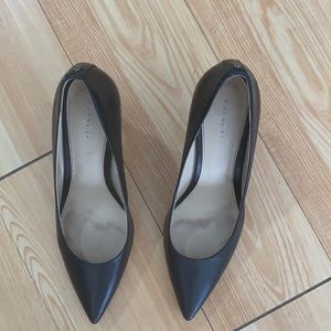 Classic black/pointed toe Coach pumps